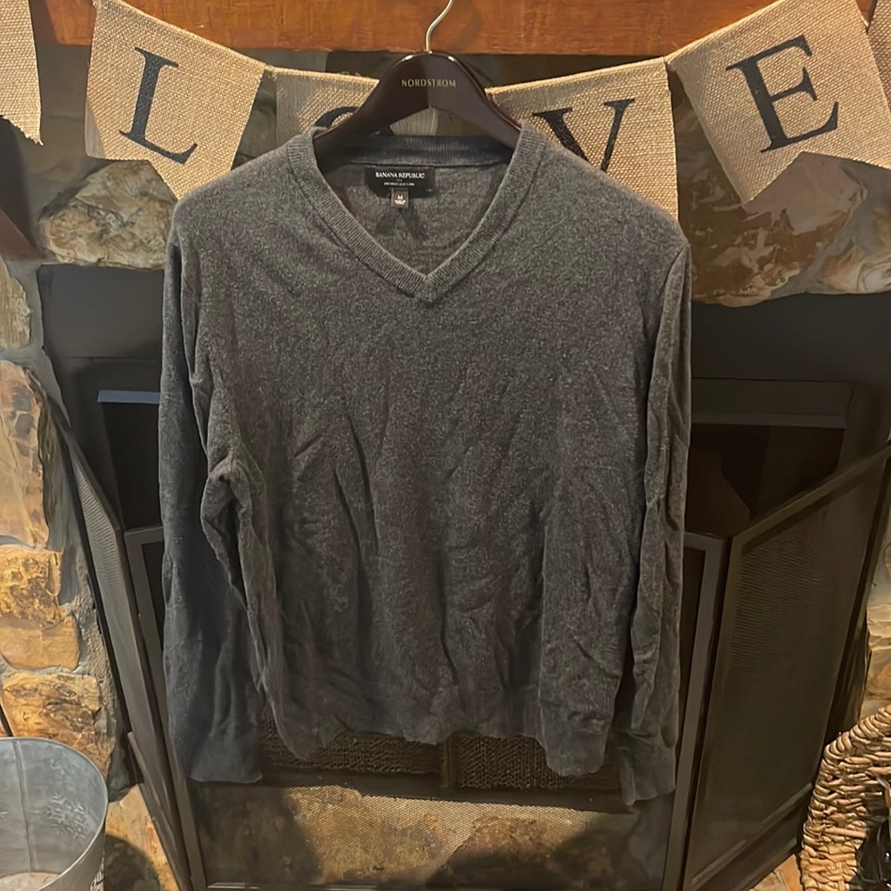 🔵🔵🔵Banana Republic V Neck Sweater